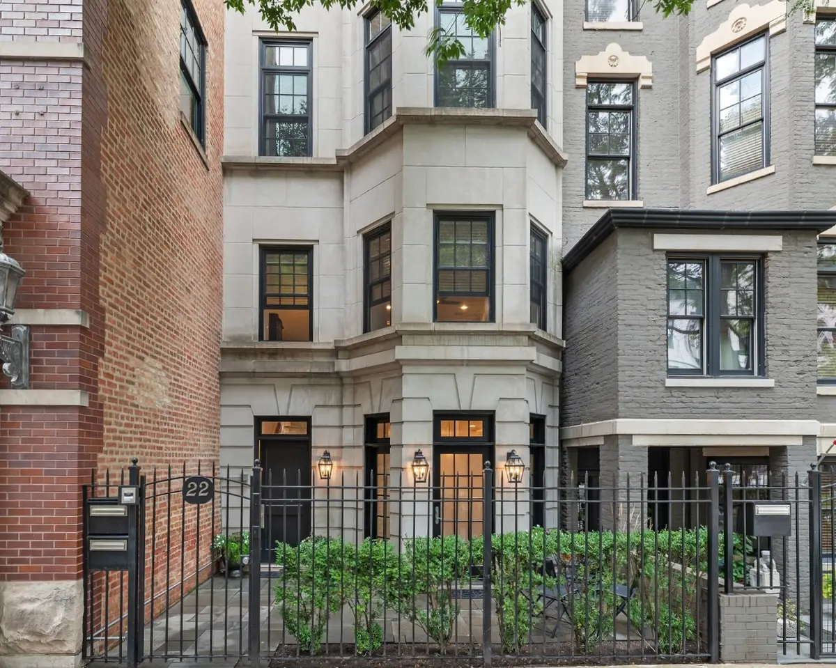 22 E Division Street #1, Chicago, IL 60610 - #1