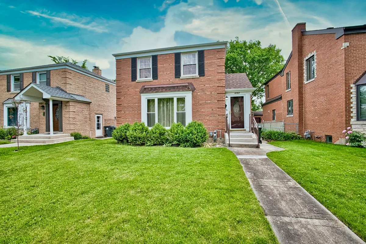6707 N Saint Louis Avenue, Lincolnwood, IL 60712 - #1