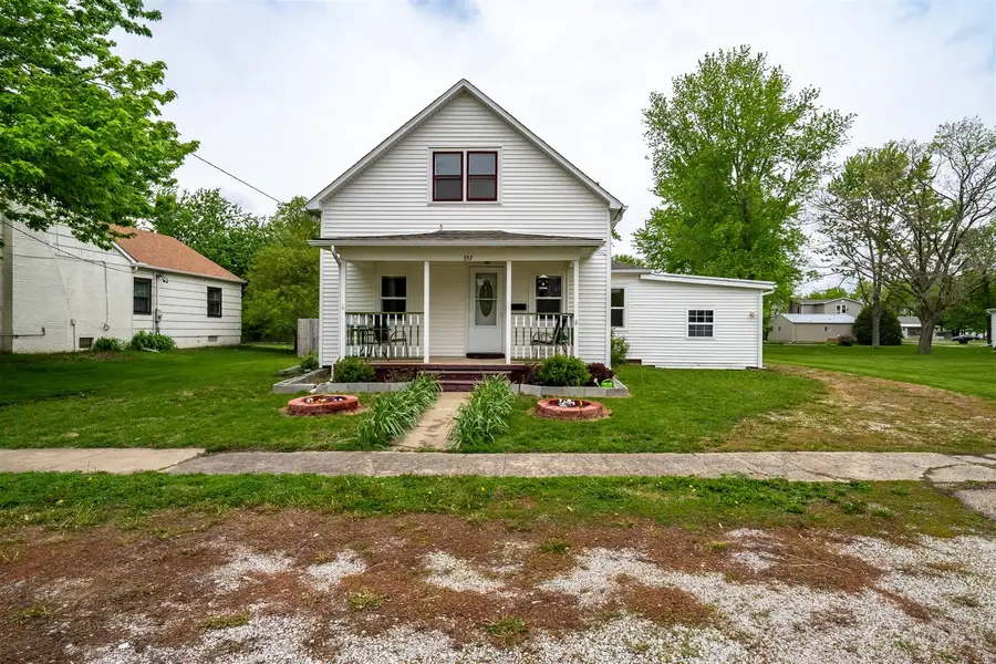357 W 3rd Street, El Paso, IL 61738 - #2