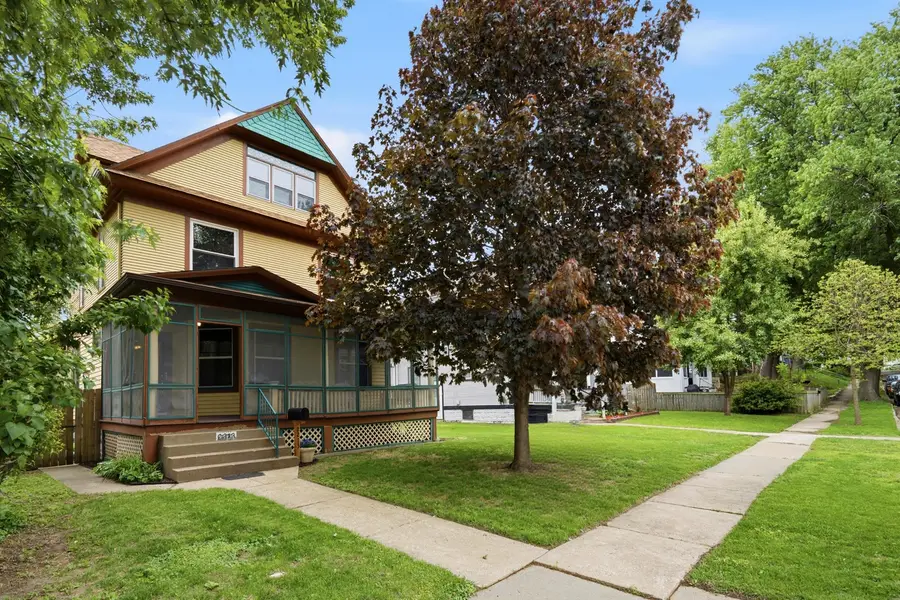 2213 Iowa Street, Davenport, IA 52803 - #3