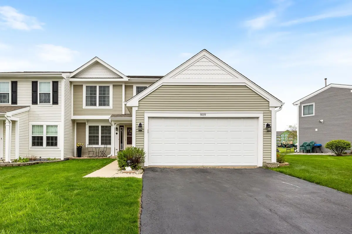 909 Fox Chase Dr Drive, Round Lake Beach, IL 60073 - #1