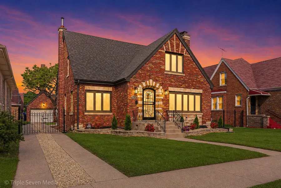 8034 S Clyde Avenue, Chicago, IL 60617 - #2