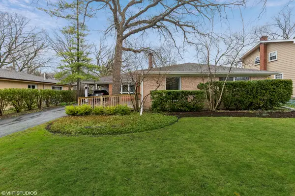 461 Rockland Avenue, Lake Bluff, IL 60044