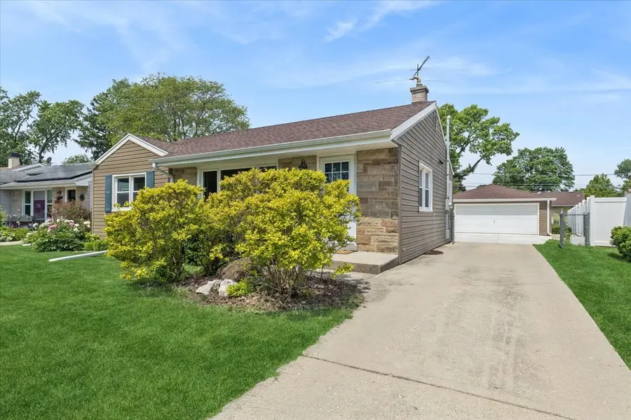 1304 Dennis Place, Des Plaines, IL 60018 - #2