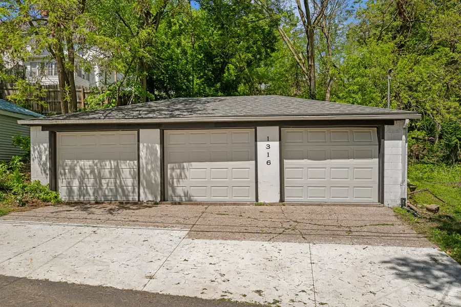 1316 E 9th Street, Davenport, IA 52803 - #3