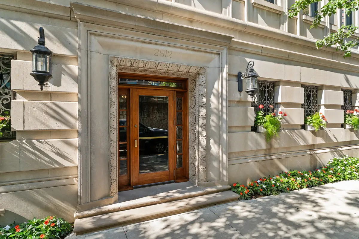 2912 N Commonwealth Avenue #8D, Chicago, IL 60657 - #1