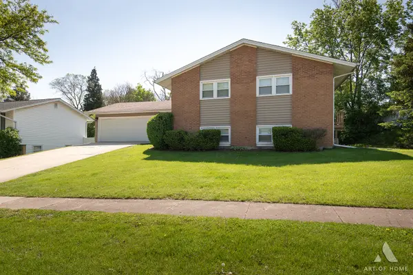 6425 Clark Drive, Woodridge, IL 60517