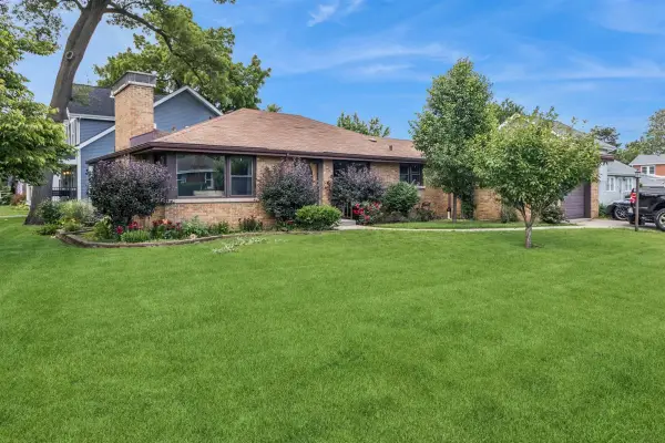 4 E Madison Street, Villa Park, IL 60181