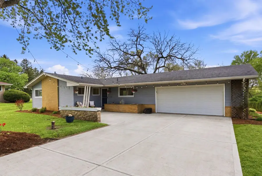 11N980 Almora Terrace, Elgin, IL 60124 - #2