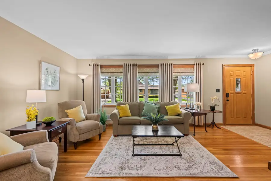 827 N Gibbons Avenue, Arlington Heights, IL 60004 - #3