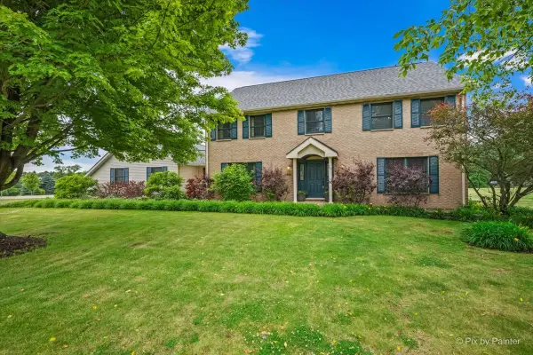 810 Woodridge Trail, McHenry, IL 60050