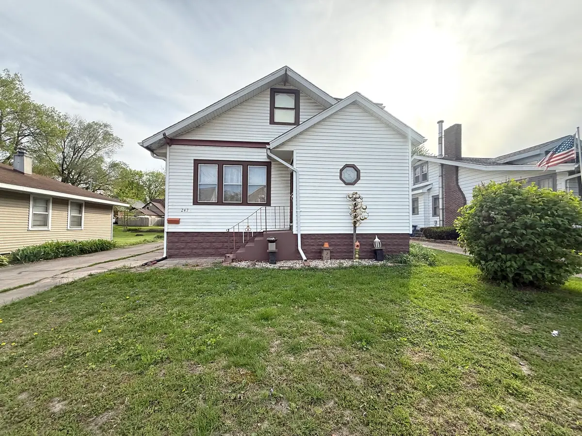 247 17th Place, Clinton, IA 52732 - #1