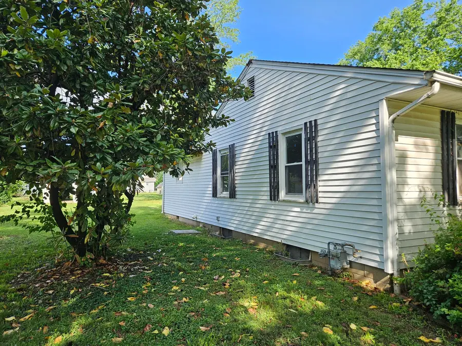 621 N 7th Street, Herrin, IL 62948 - #2