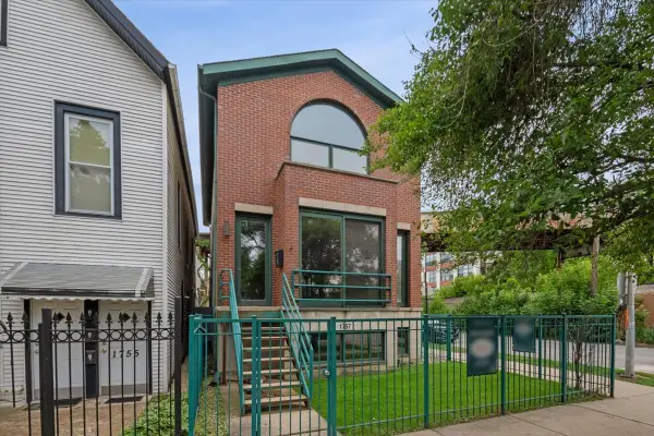 1757 W Newport Avenue, Chicago, IL 60657