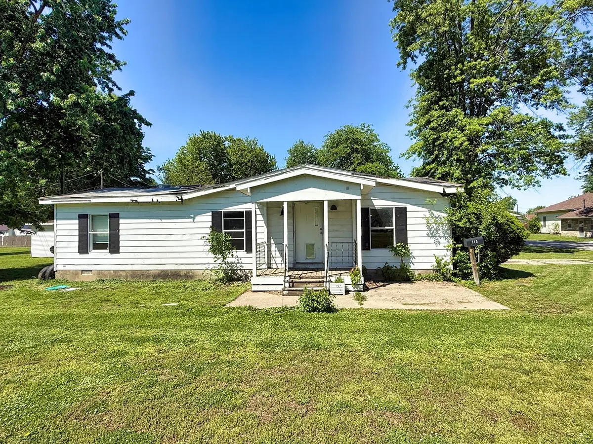 210 Park Avenue, Flora, IL 62839 - #1