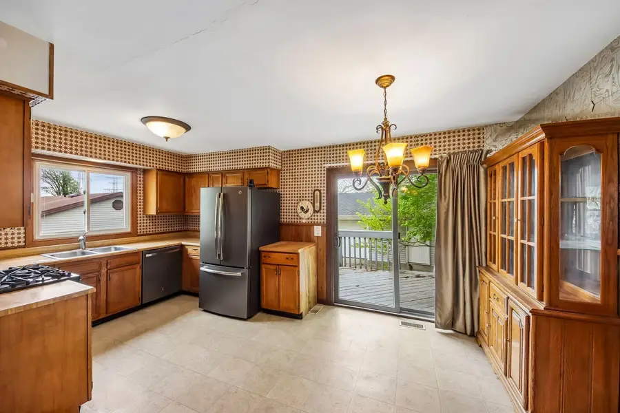 811 Oakton Avenue, Romeoville, IL 60446 - #3
