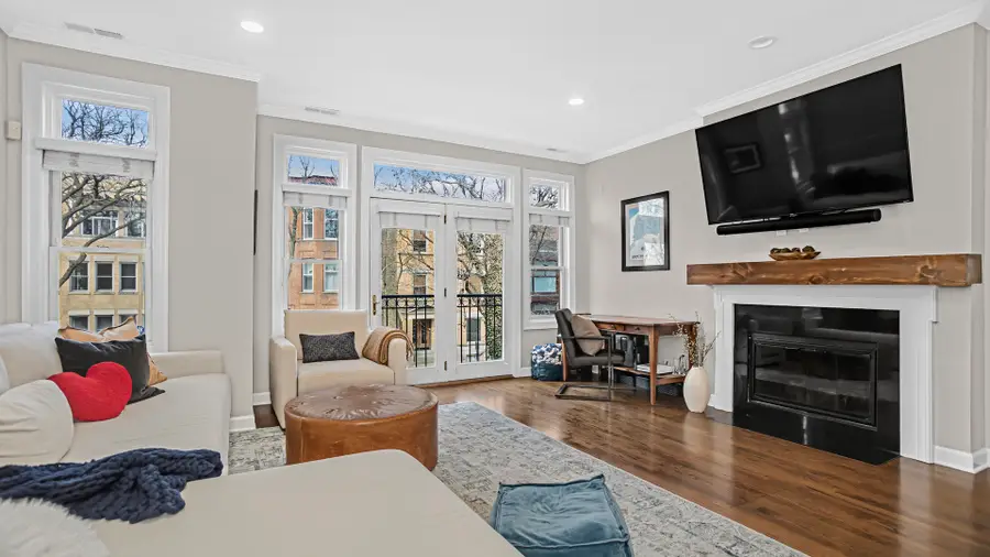 1131 W Wolfram Street #2, Chicago, IL 60657 - #3
