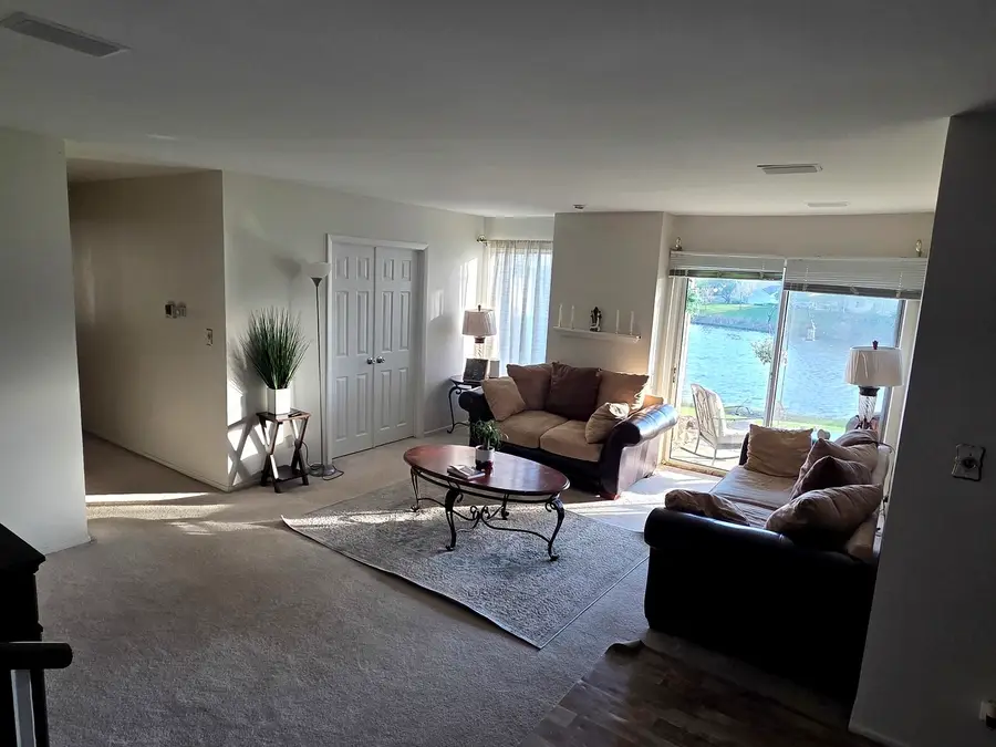 390 Springlake Lane #B, Aurora, IL 60504 - #3