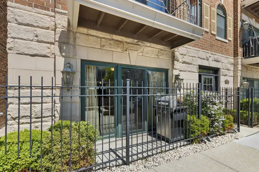 1152 W Roscoe Street #1W, Chicago, IL 60657 - #2