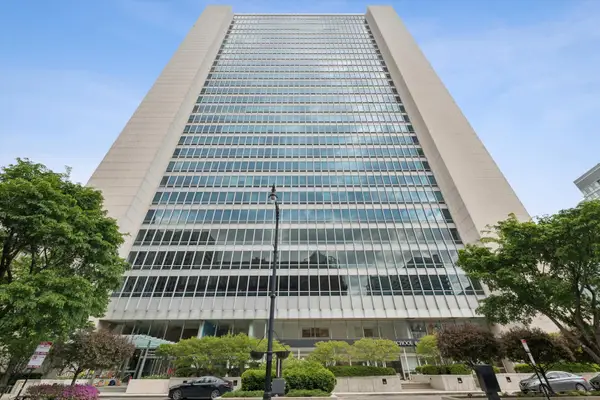 500 W Superior Street #1602, Chicago, IL 60654