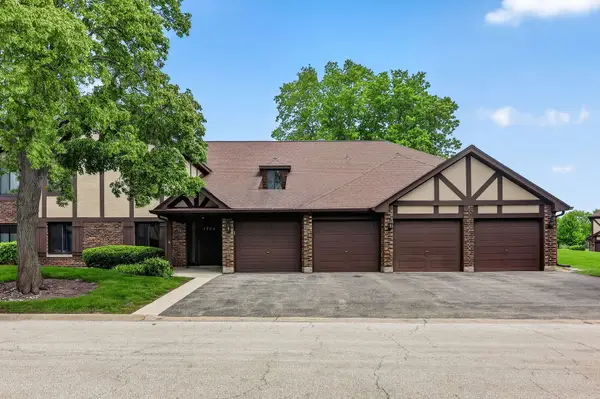1715 Lakecliffe Drive #B, Wheaton, IL 60189