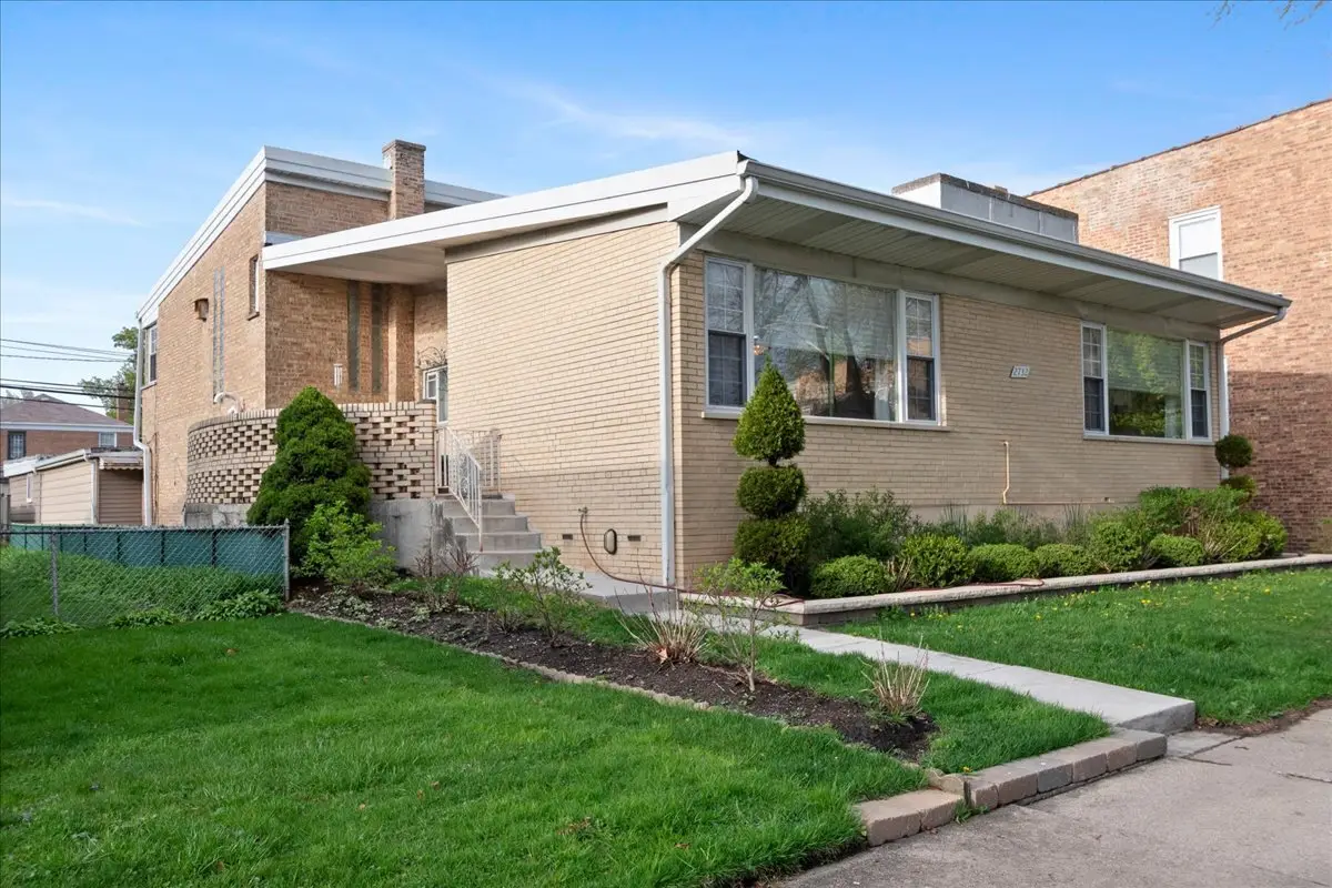 2732 W Estes Avenue, Chicago, IL 60645 - #1