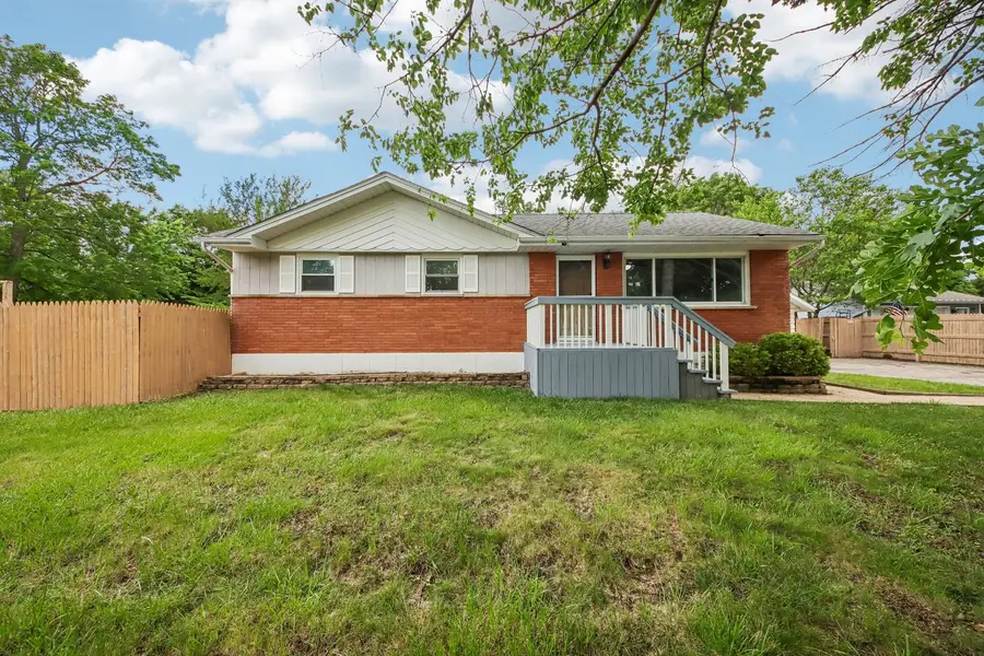 18120 W Big Oaks Road, Grayslake, IL 60030 - #2