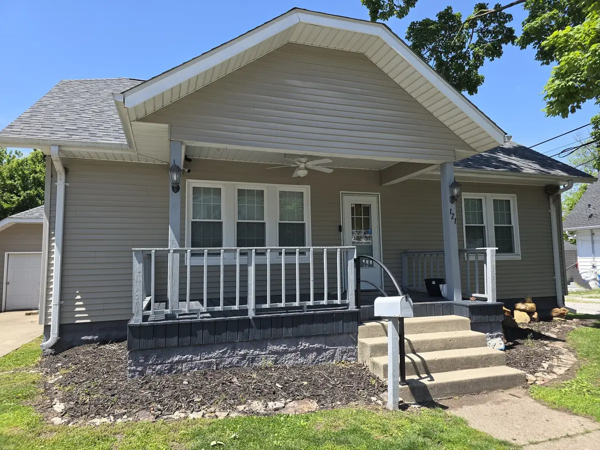 121 N Ludlow Street, Olney, IL 62450 - #1
