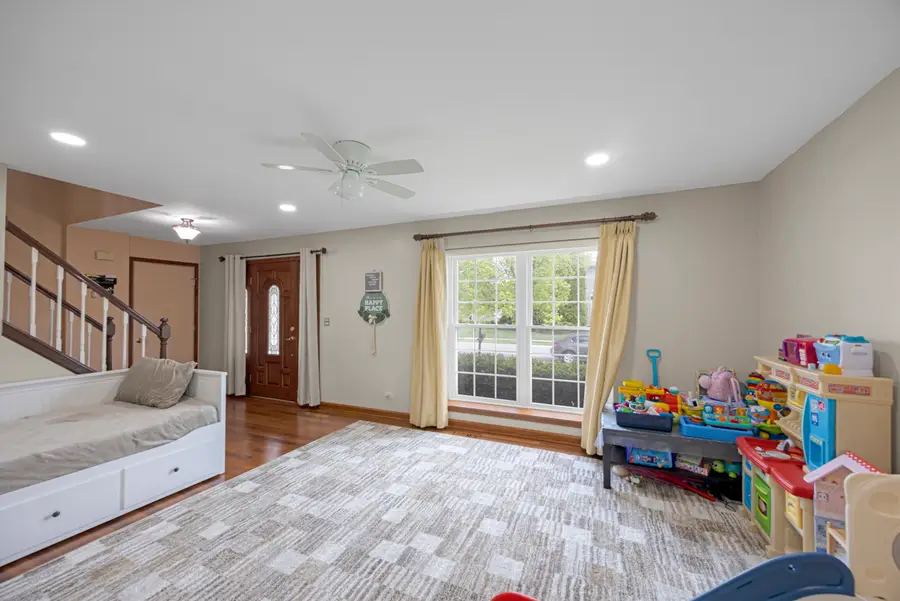 17 Buchanan Lane, Streamwood, IL 60107 - #3
