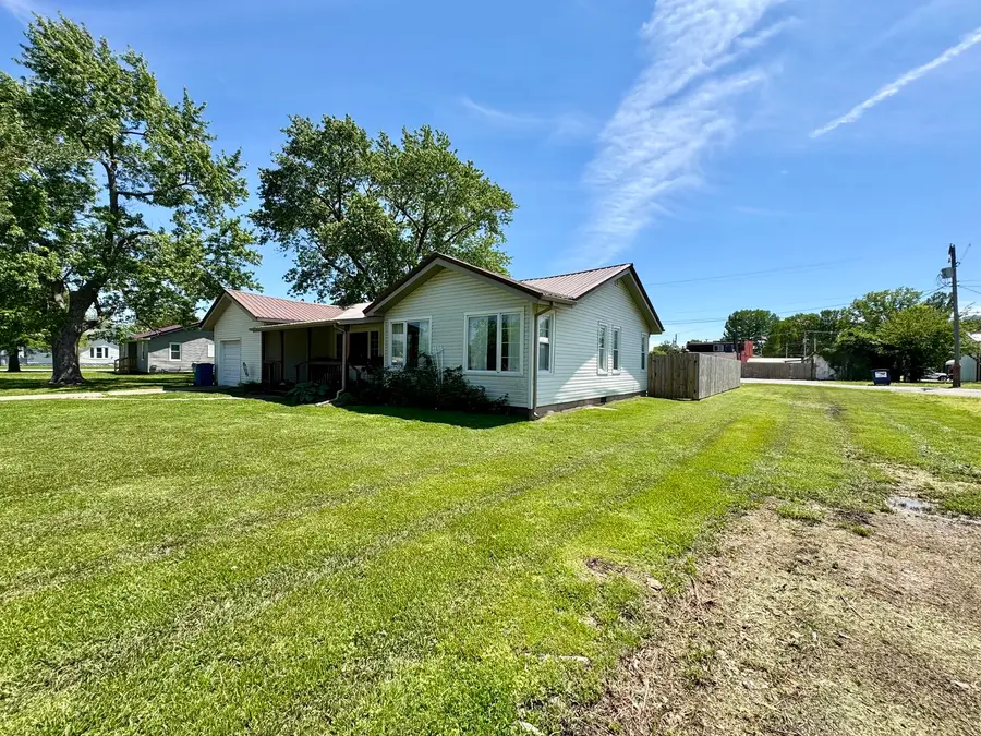 203 W Callie Street, Sesser, IL 62884 - #3