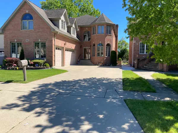 8619 W Sunset Road, Niles, IL 60714
