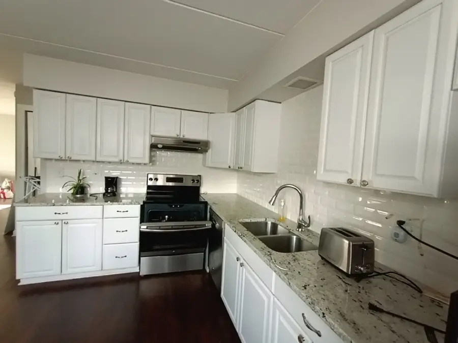 9911 W 58th Street #2, Countryside, IL 60525 - #2
