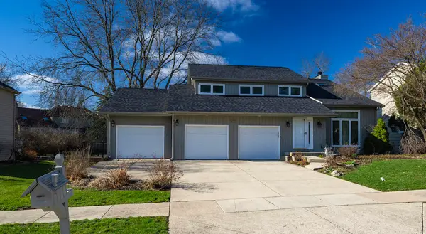 833 Huntleigh Drive, Naperville, IL 60540