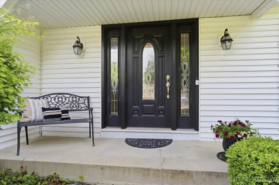221 Wakefield Lane, Geneva, IL 60134 - #2