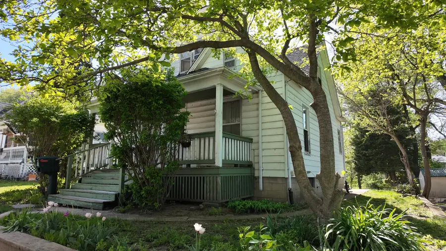 113 S Isabella Street, Clinton, IL 61727 - #3