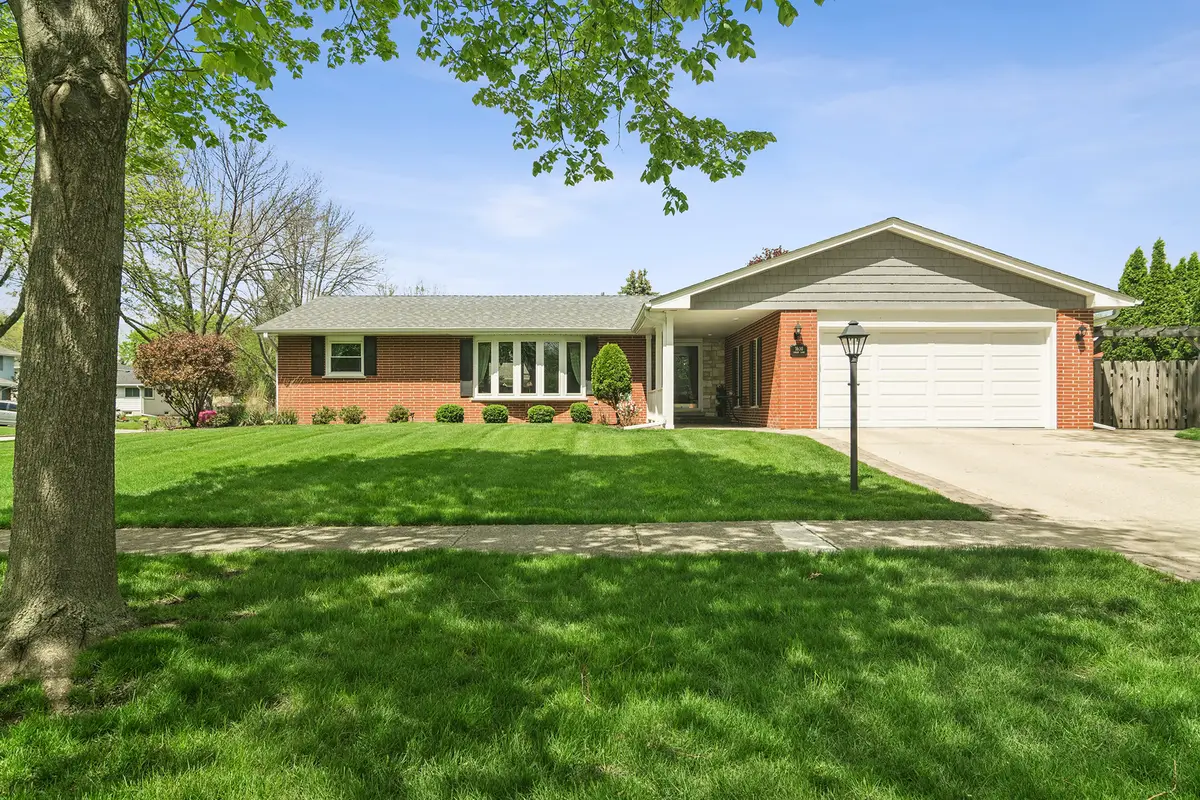 1600 E Linden Lane, Mount Prospect, IL 60056 - #1