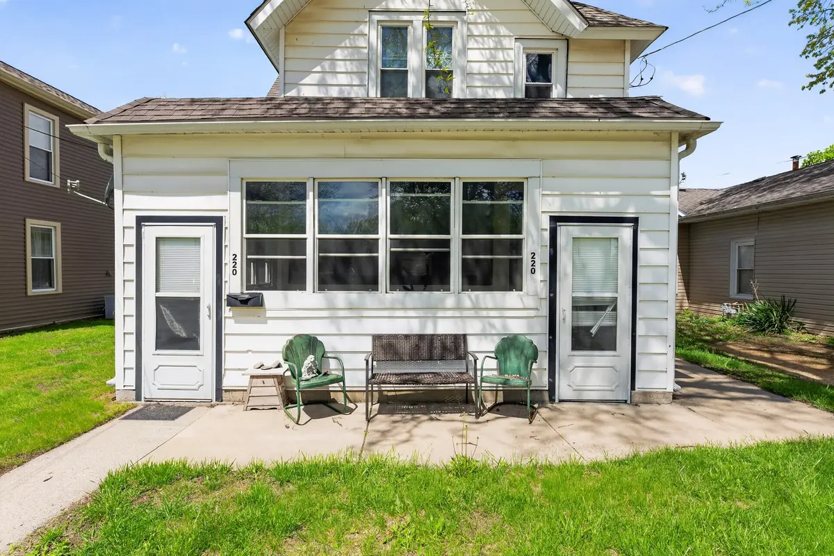220 E Lincoln Avenue, Belvidere, IL 61008 - #1