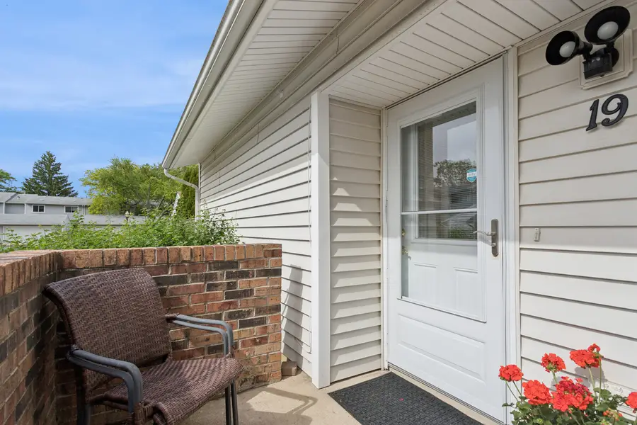 19 Wintergreen Court, Woodridge, IL 60517 - #2