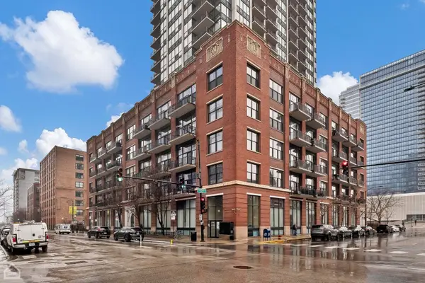 210 S Desplaines Street #404, Chicago, IL 60661