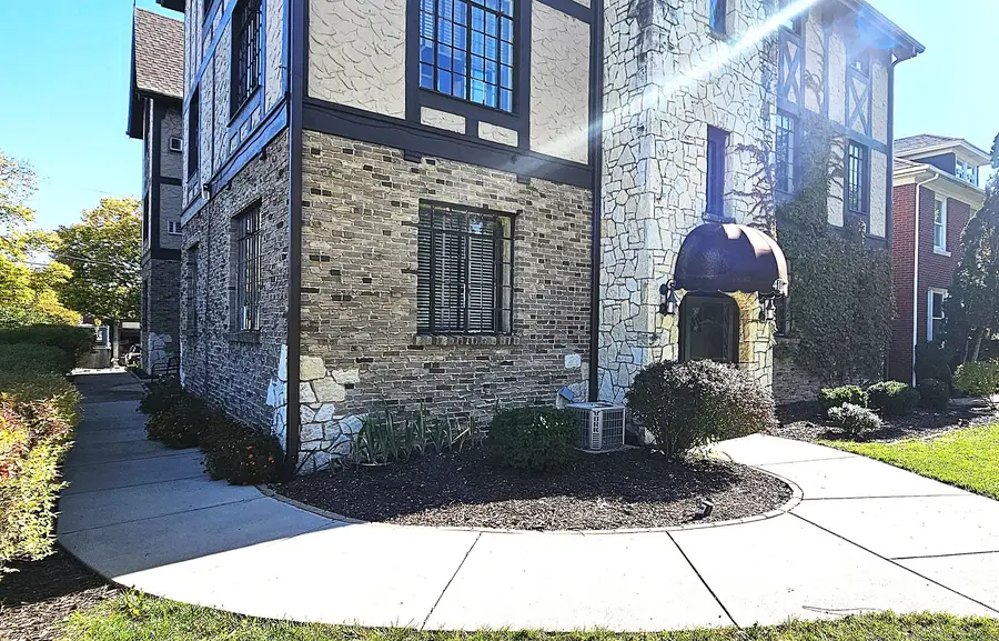410 N Raynor Avenue #1W, Joliet, IL 60435 - #3