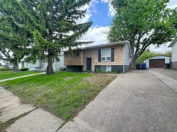 2324 W 59th Street, Davenport, IA 52806