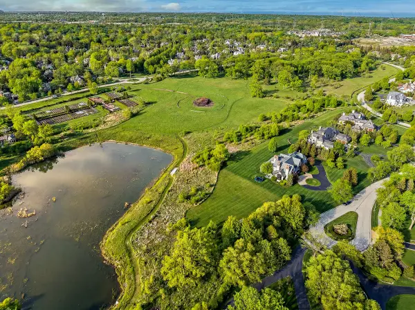 1350 W Whitmore Court, Lake Forest, IL 60045