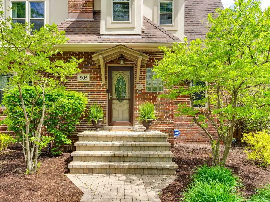 805 S Mitchell Avenue, Arlington Heights, IL 60005 - #3