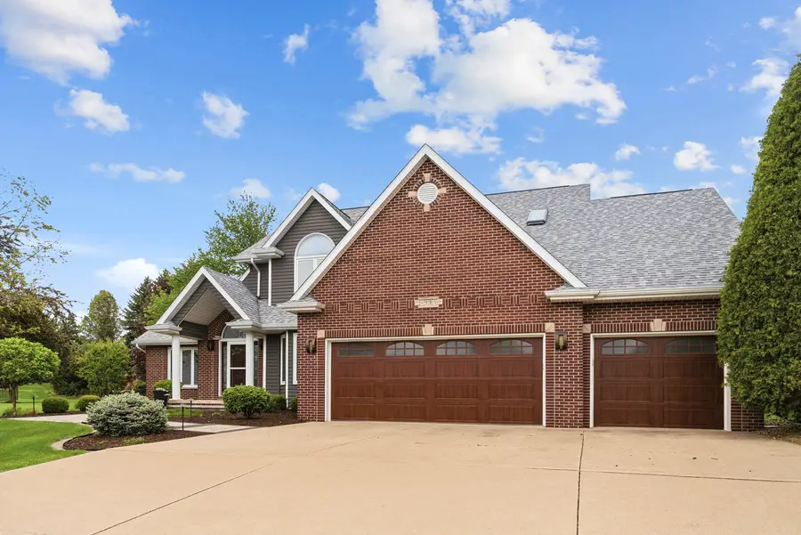 4986 Foxborough Court, Bettendorf, IA 52722 - #3