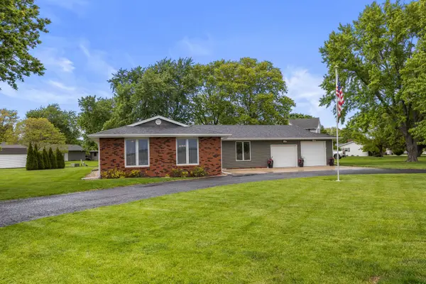 405 N First Street, Fisher, IL 61843