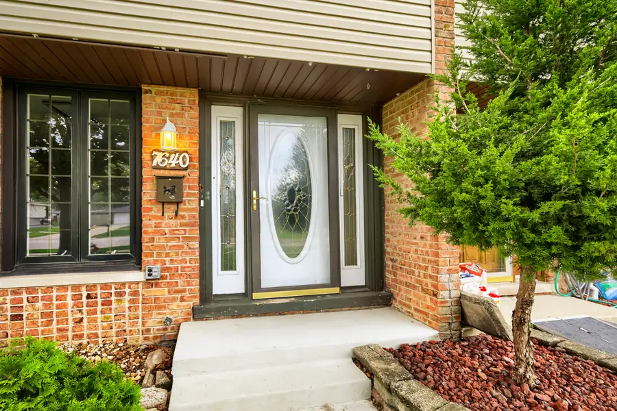 7640 Cork Avenue, Justice, IL 60458 - #2