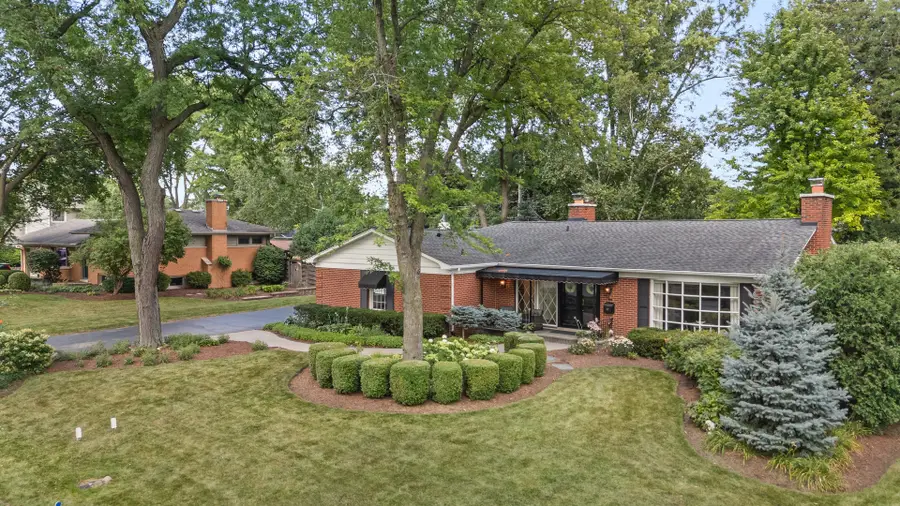 301 Willow Lane, Geneva, IL 60134 - #2