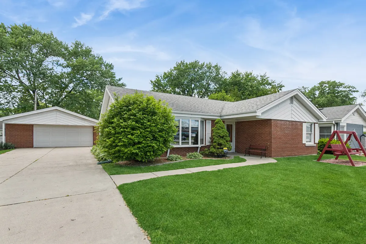 11624 S Ridgeland Avenue, Worth, IL 60482 - #1
