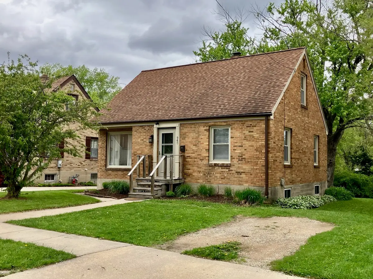 940 N Dement Avenue, Dixon, IL 61021 - #1