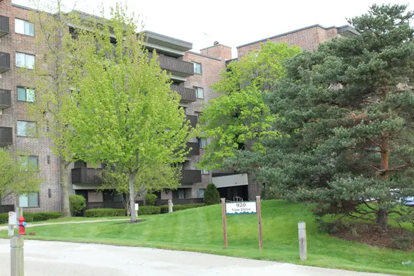 920 Vose Drive #402, Gurnee, IL 60031